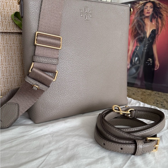 New Tory burch Thea Swingpack crossbody / shoulder bag / 2 straps in gray color - Picture 10 of 14